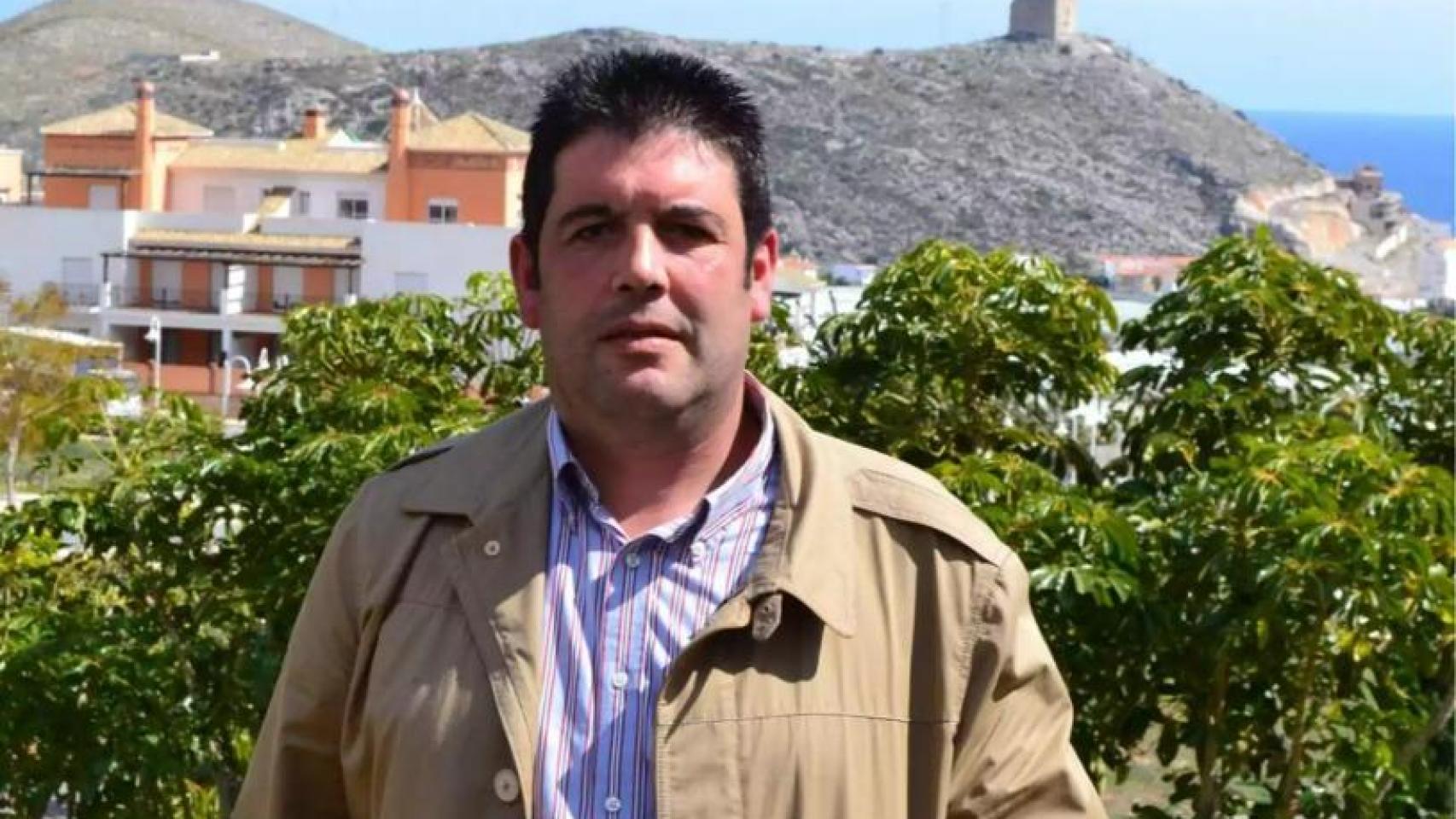 Miguel Pérez, el edil del PSOE, ha dimitido hace unos días para poder defenderse dejando al margen su puesto político.