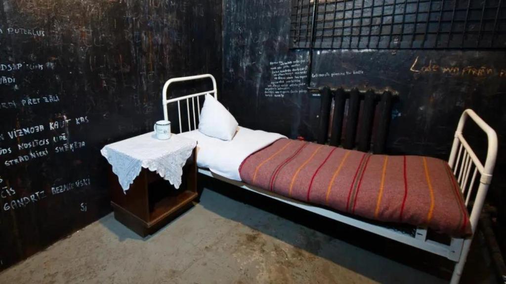 Se encuentra en Liepāja, la tercera ciudad más grande del país.