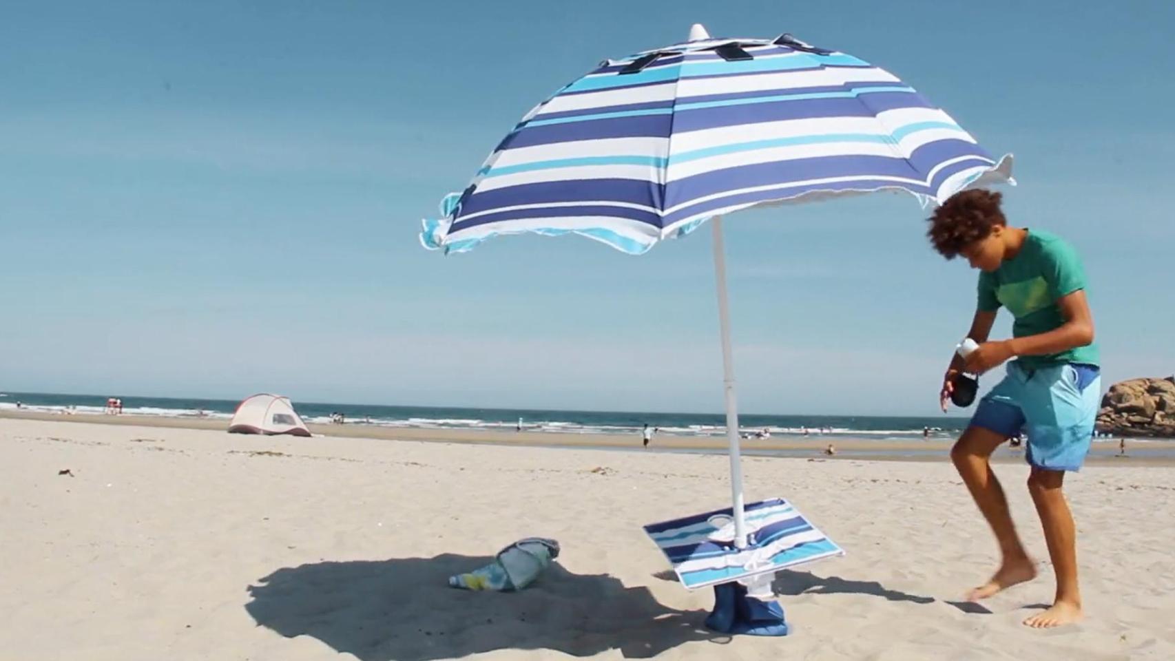 SolarWave, sombrilla con energía solar y protección contra el viento