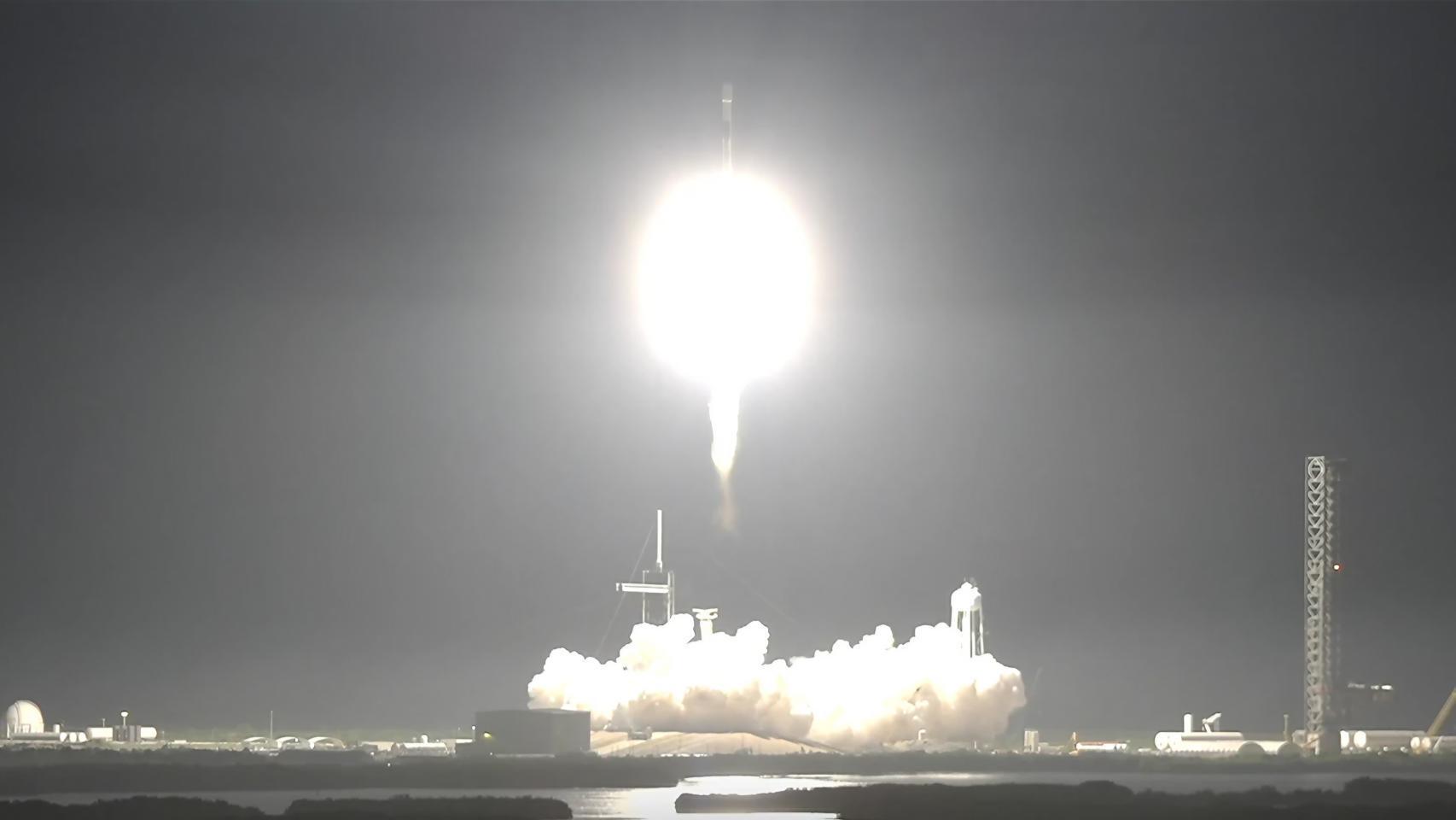 Lanzamiento Falcon 9 con la nave espacial X-37B