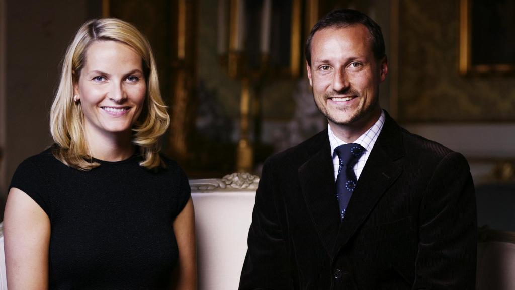 Sus Altezas Reales el Príncipe Heredero y la Princesa Heredera en un retrato oficial en 2006.