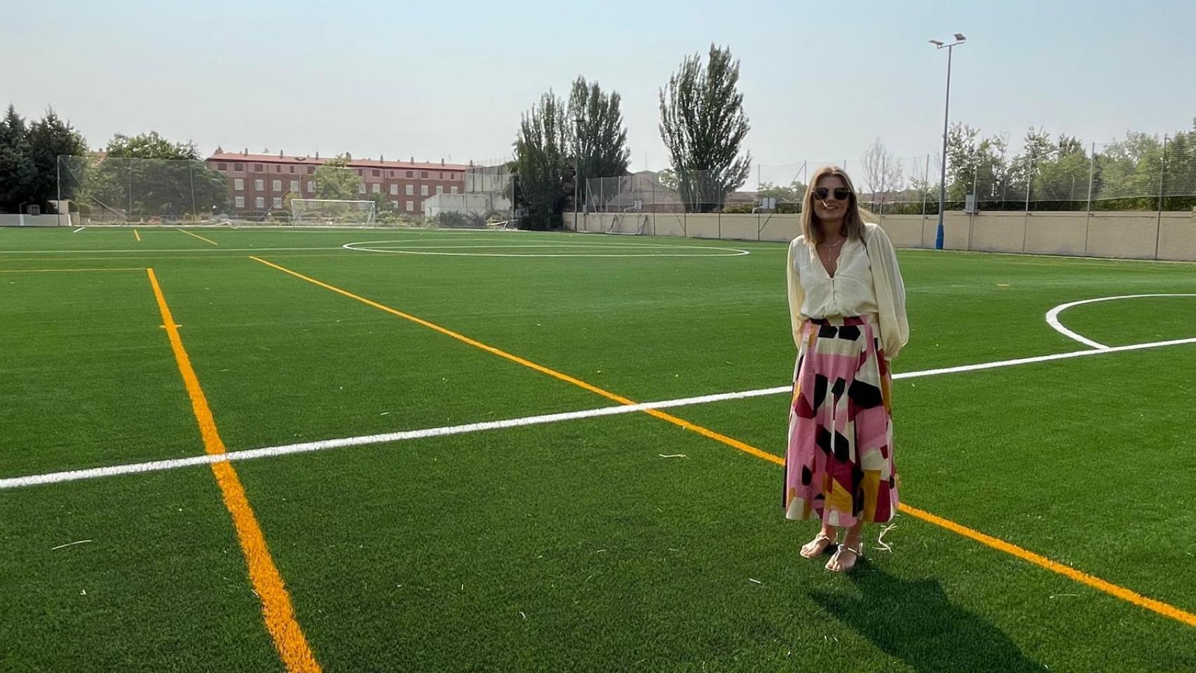 Almudena Parres, concejala delegada de Deportes, en el Complejo Deportivo Municipal Rosa Colorado