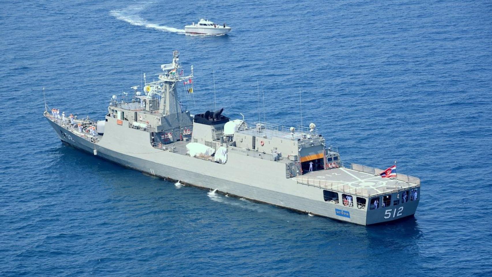 Patrullero HTMS Naratiwat de Tailandia durante unos ejercicios navales en India