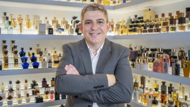 El empresario Juan López, creador de contenido en el canal 'Huéleme mucho'.