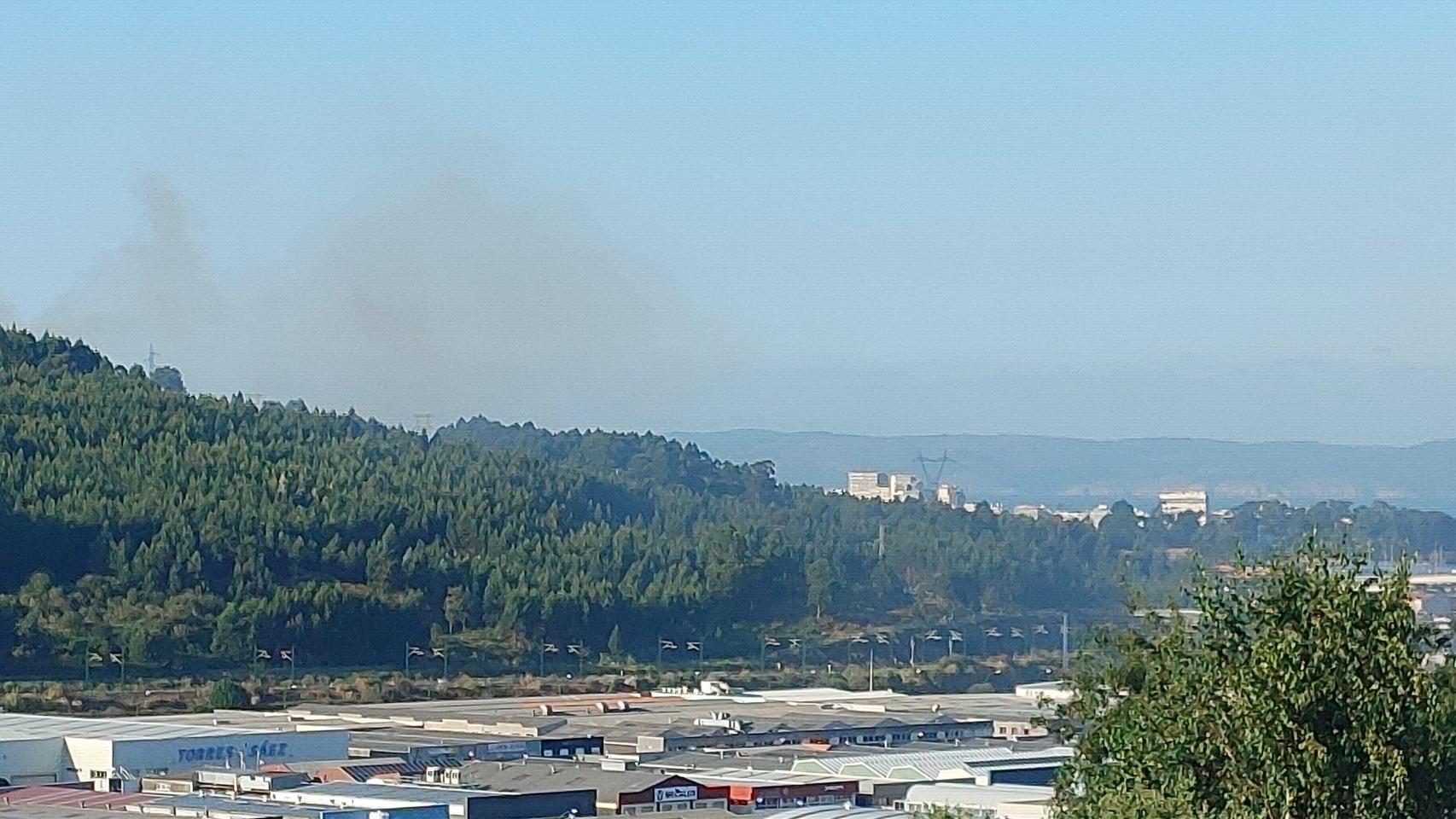 Nuevo incendio forestal en A Coruña, el segundo de la tarde, ahora cerca de la Tercera Ronda