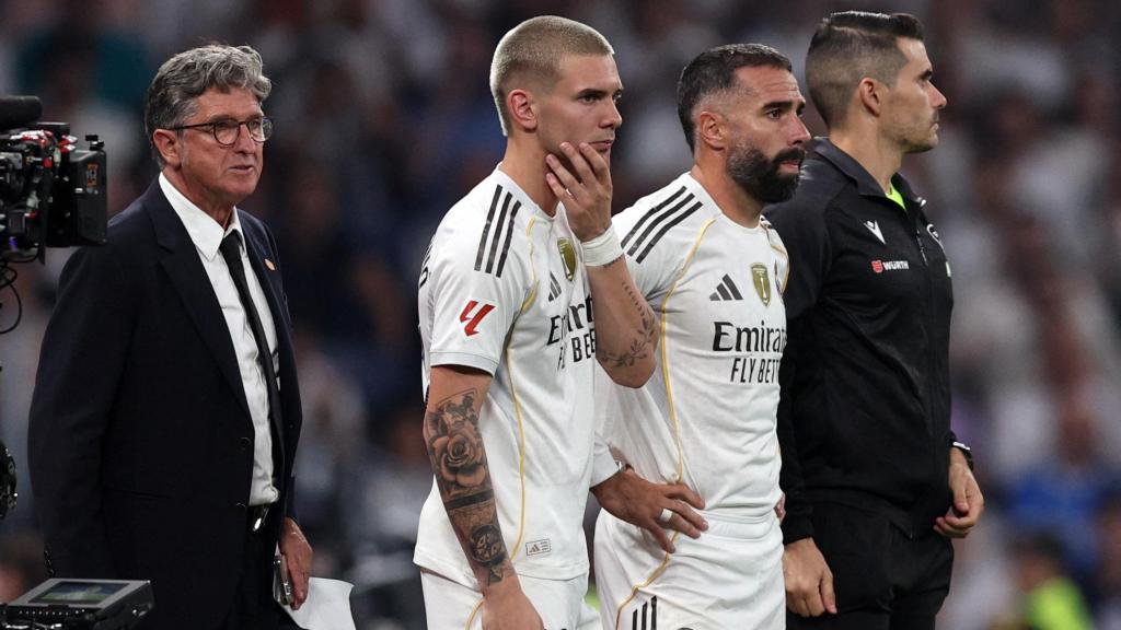 Mastantuono y Carvajal, durante el partido contra Osasuna.