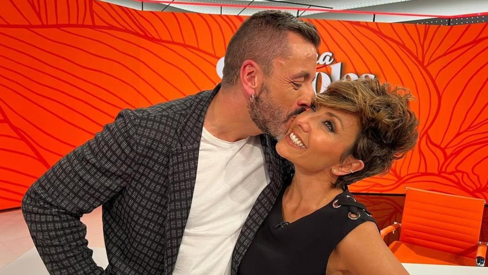 Sonsoles Ónega, con Javier Cid, en el plató de 'Y ahora Sonsoles'.