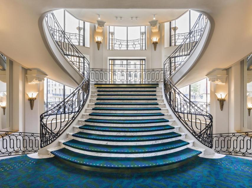 La Gran Escalera Patrimonial (Grand Escalier Patrimonial) de los grandes almacenes Printemps Haussmann en París.