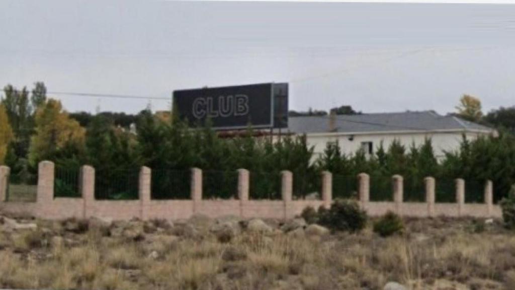 Fachada del club Km-80, propiedad de la familia Gómez Serrano, ubicado en la localidad Ituero y Lama (Segovia).