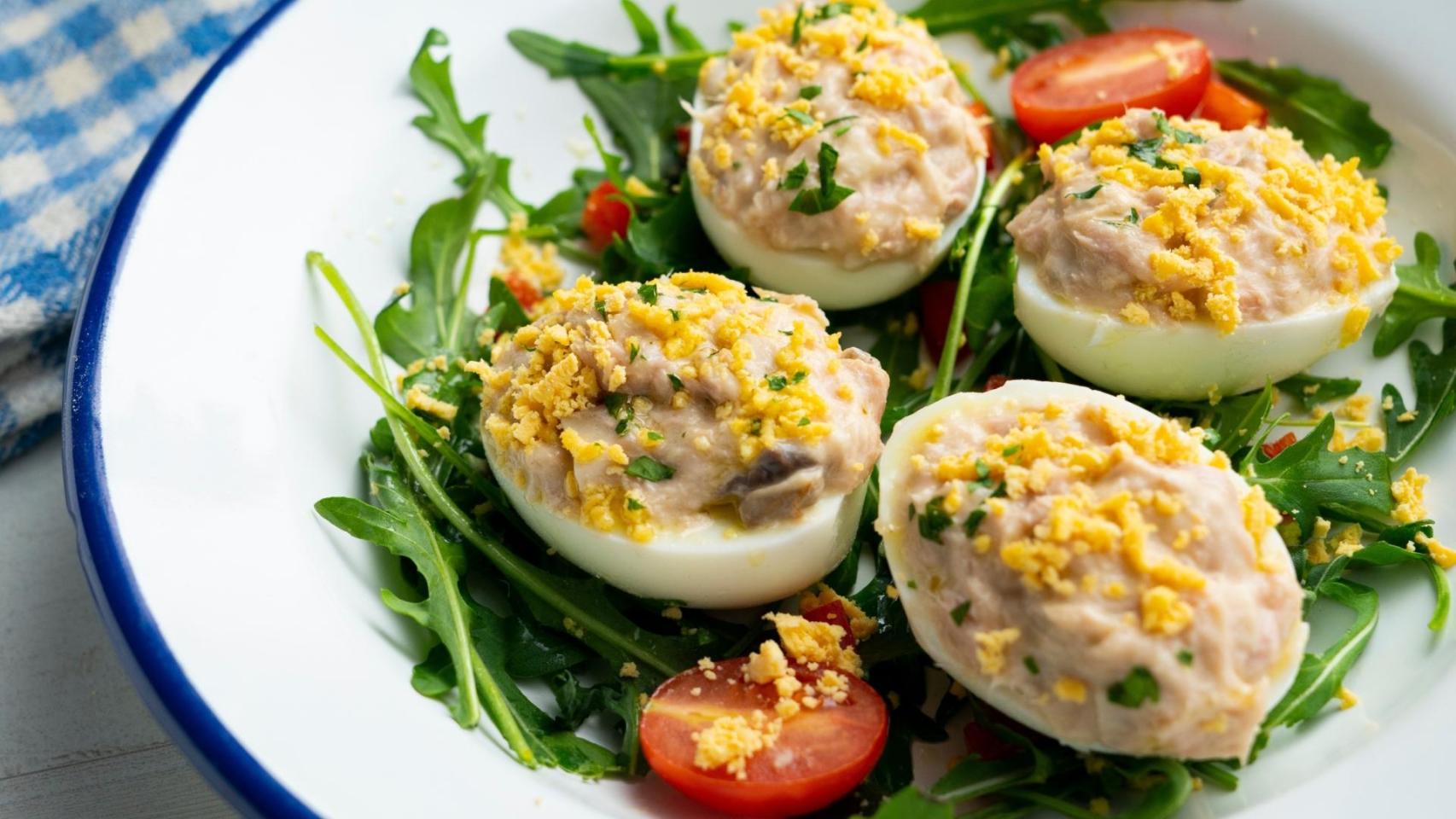 Huevos rellenos con atún y mayonesa