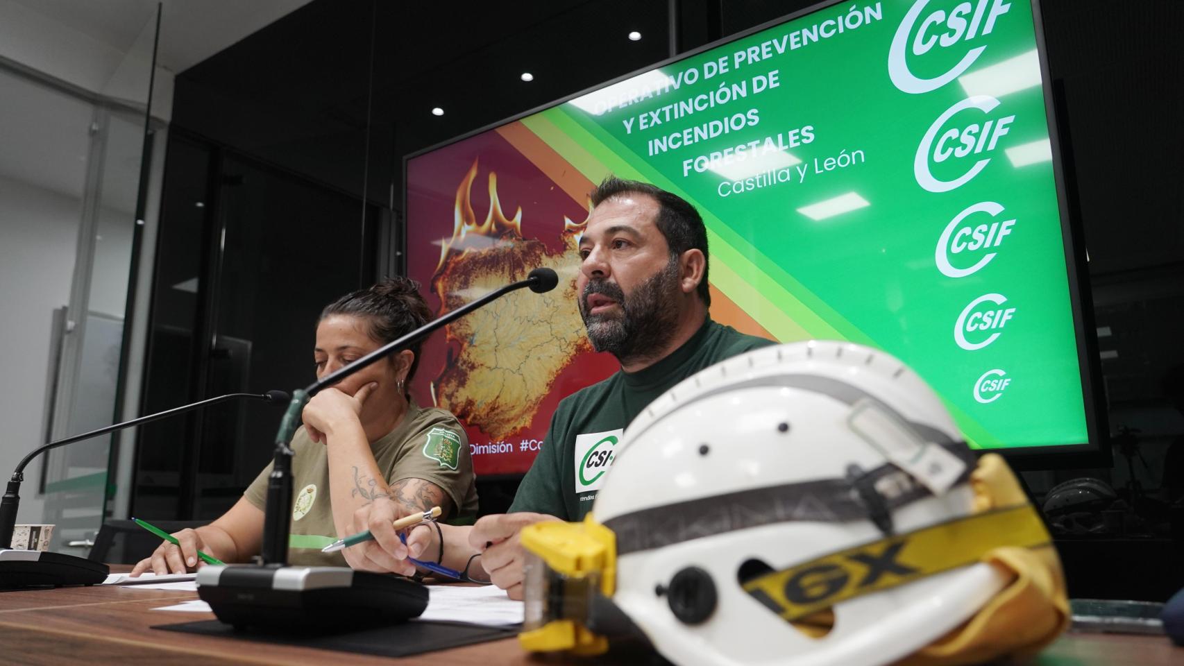 El presidente del sector de Administración General de la Junta del sindicato, Agustín Angulo, y la delegada-portavoz en Medio Ambiente y agente medioambiental, Sara Mateos.