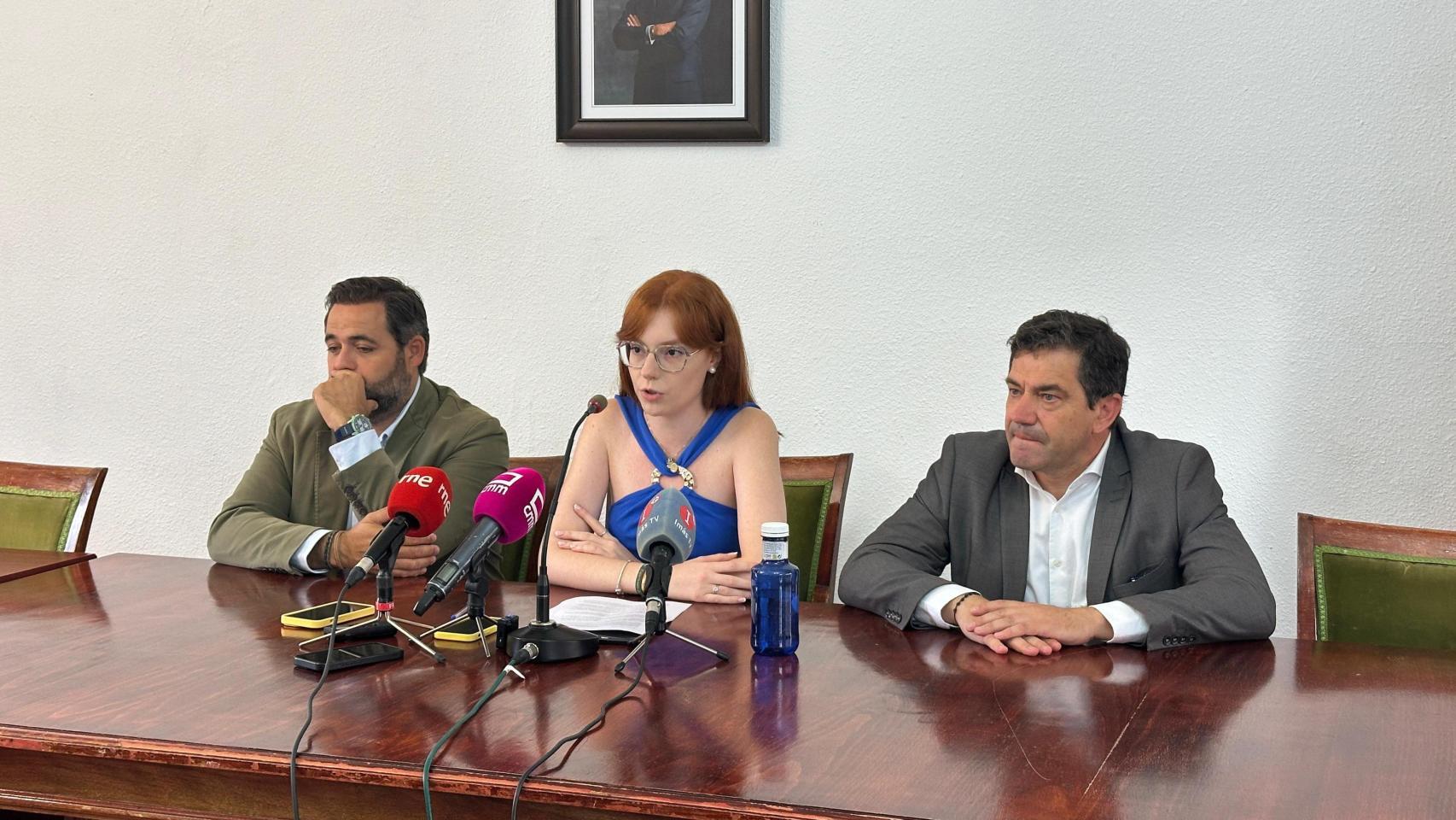 Beatriz Dorado junto a Paco Núñez y Miguel Ángel Valverde. Foto: PP CLM.