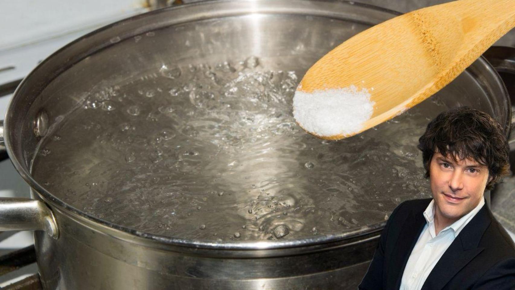 El chef Jordi Cruz junto a una olla con agua.