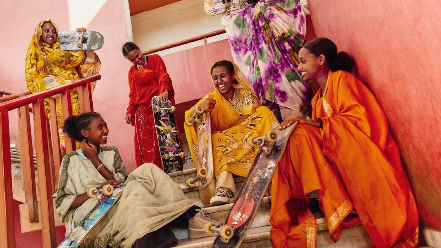 La hermandad de skaters retratada en un momento de diversión.