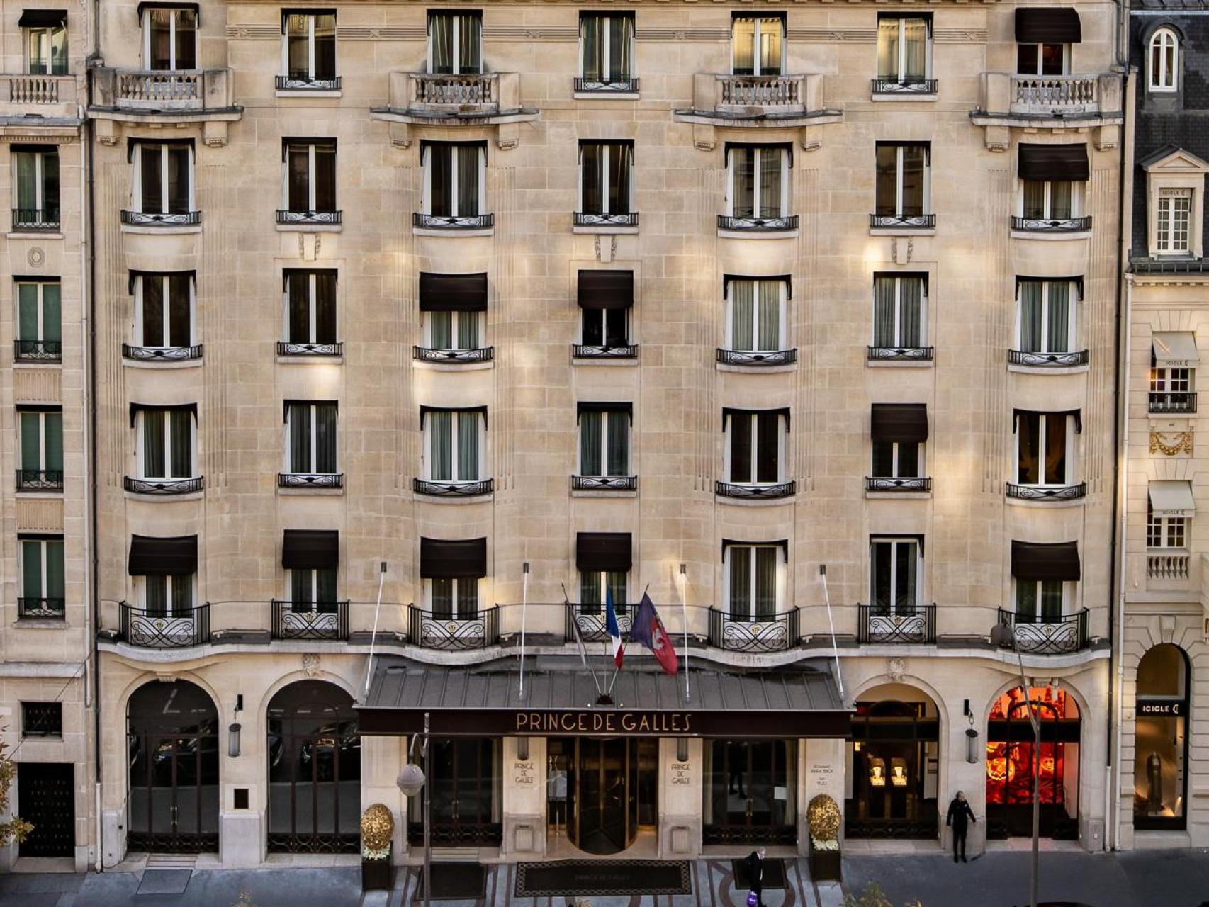 Fachada principal del Prince de Galles (A Luxury Collection Hotel) de París.