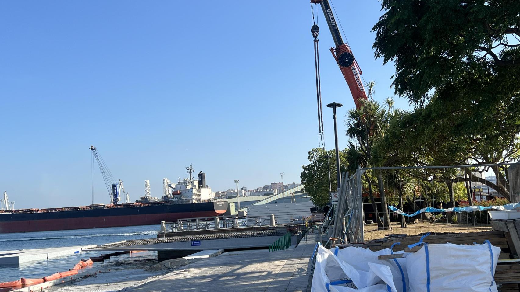 Imagen de la zona de O Parrote en obras esta tarde.