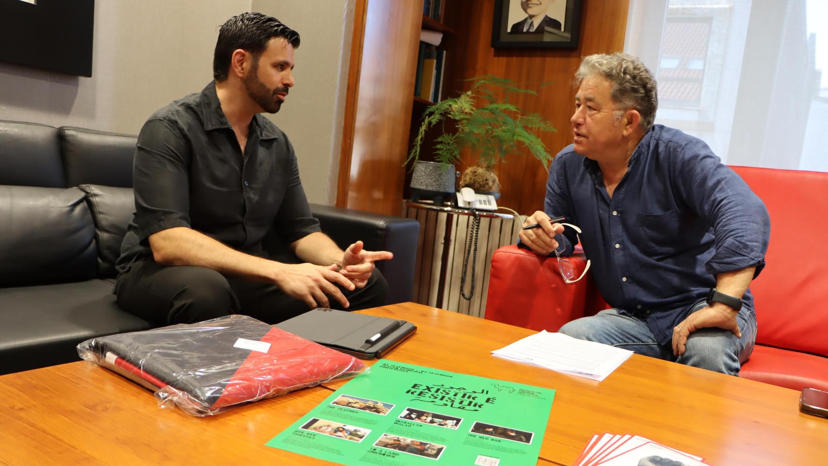 El alcalde Miguel Anxo Fernández Lores junto al presidente de la Fundación Fundación Araguaney-Puente de Culturas, Ghaleb Jaber Martínez