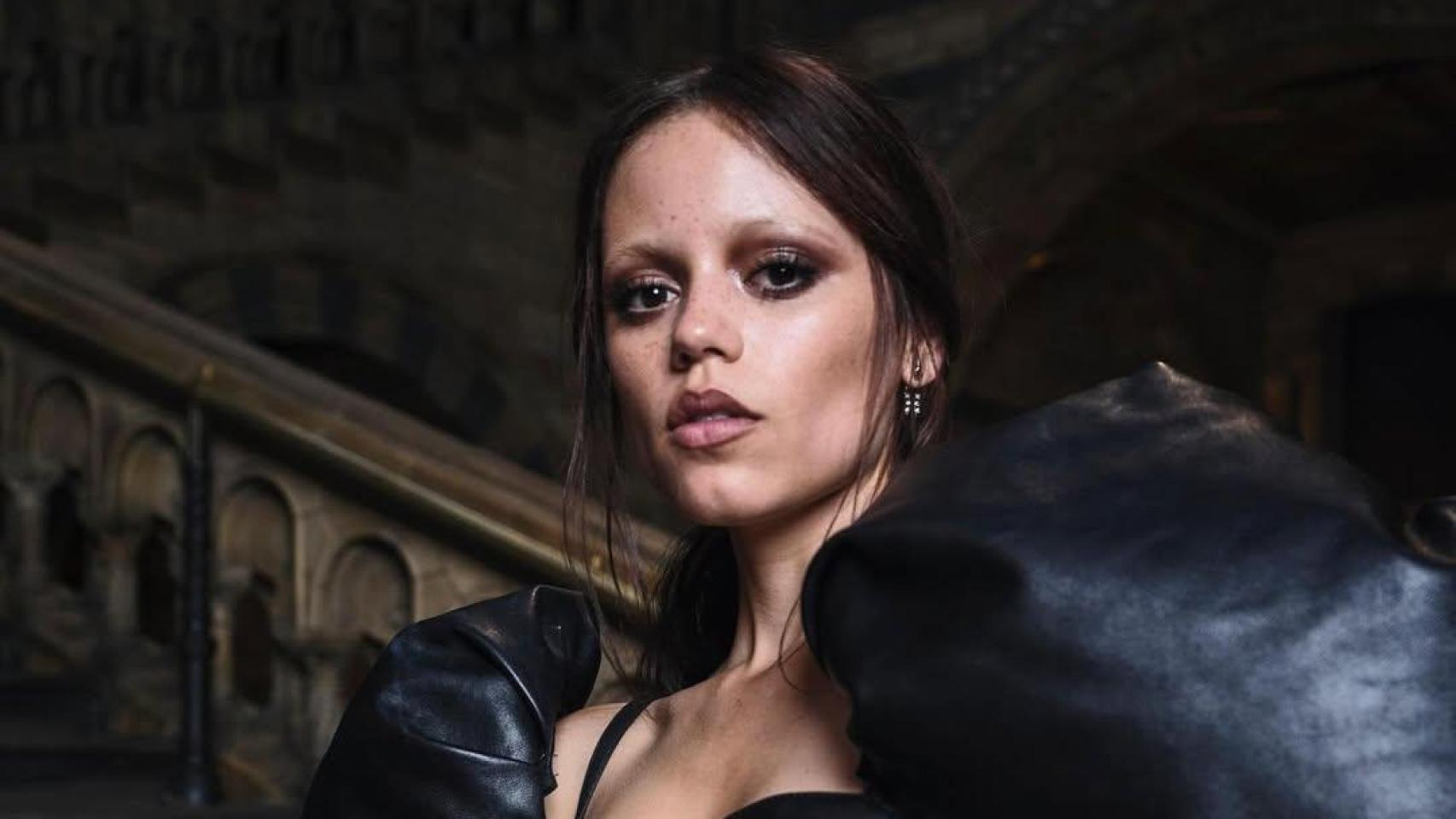 Este otoño vuelve la fuerza a la mirada: la dos tendencias exageradas que han conquistado las pasarelas