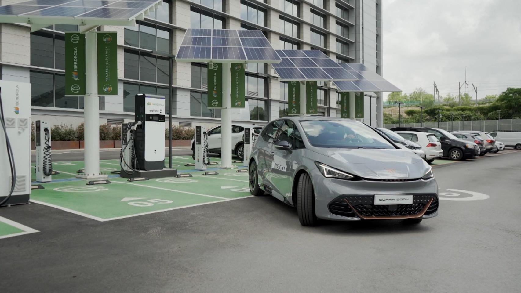 Imagen de puntos de recarga eléctrica de Iberdrola