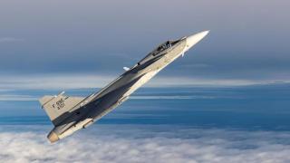 Saab halla en Asia al tercer cliente del Gripen E/F a la espera de Colombia y Perú: así es el caza 'low cost' de Suecia
