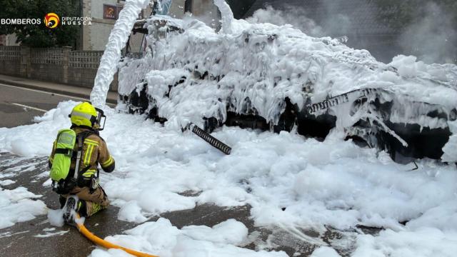 Arde un camión frigorífico en Canfranc