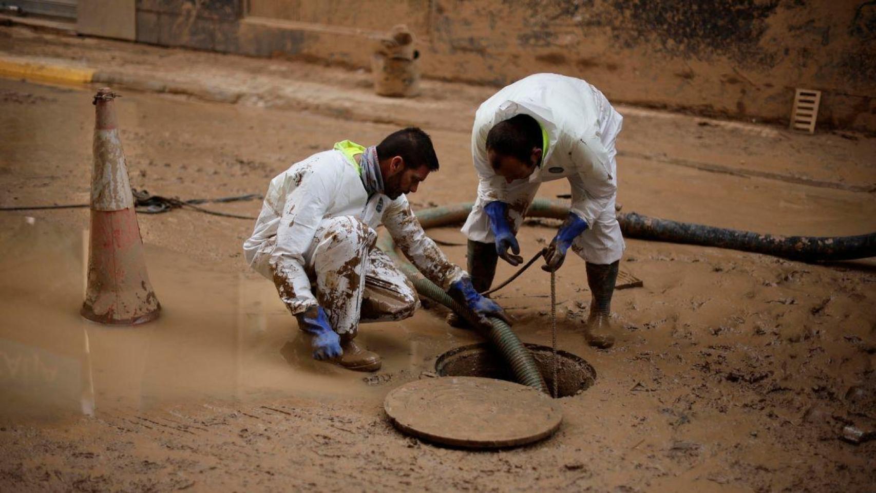 Alcantarilla tras la dana. EFE