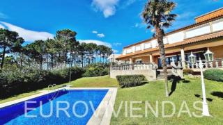 La lujosa casa con piscina privada y muy cerca de la playa: busca dueño en las Rías Baixas por 1,5 millones
