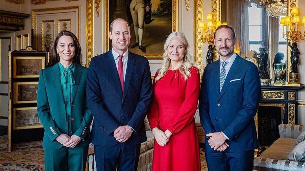 Los príncipes de Gales, Guillermo y Kate, al lado de Haakon y Mette-Marit de Noruega.