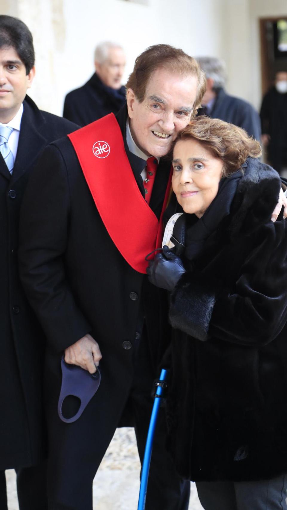 Daniel de la Calva Carvajal junto a sus padres.