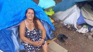 Conchi (60) estalla después de meses viviendo en la calle por no poder pagar un alquiler en Tenerife: “Vivo en una pocilga”