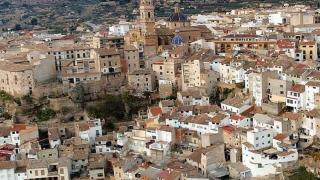 El pueblo de montaña cerca de Valencia donde comer mucho, bien y barato: "Dan energía a los trabajadores del campo"