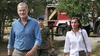 Felipe VI y Letizia, recibidos entre vítores y aplausos en Zamora, una de las provincias más afectadas por los incendios