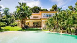 La mansión de 7 millones de euros a la venta en este lujoso rincón de Valencia: con 1.300 m2, sala de cine y spa con sauna