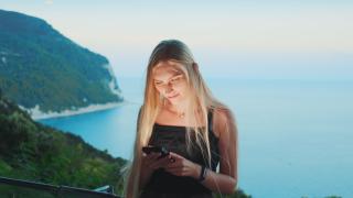 De buscar la foto ideal al 'zero posting', las jóvenes se rebelan contra el postureo en las redes: "No me engancha como antes"