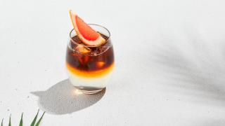 Ni café ni 'gin-tonic': la bebida escandinava que arrasa este verano en Italia ya triunfaba en España en el siglo XX