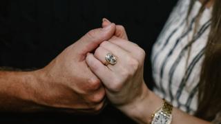 Taylor Swift, símbolo de la estrategia de los diamantes naturales para sobrevivir a sus gemelos de laboratorio