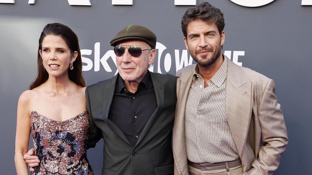 Eusebio Poncela con Maxi Iglesias y Juana Acosta, en una Ley Pública, en mayo pasado.
