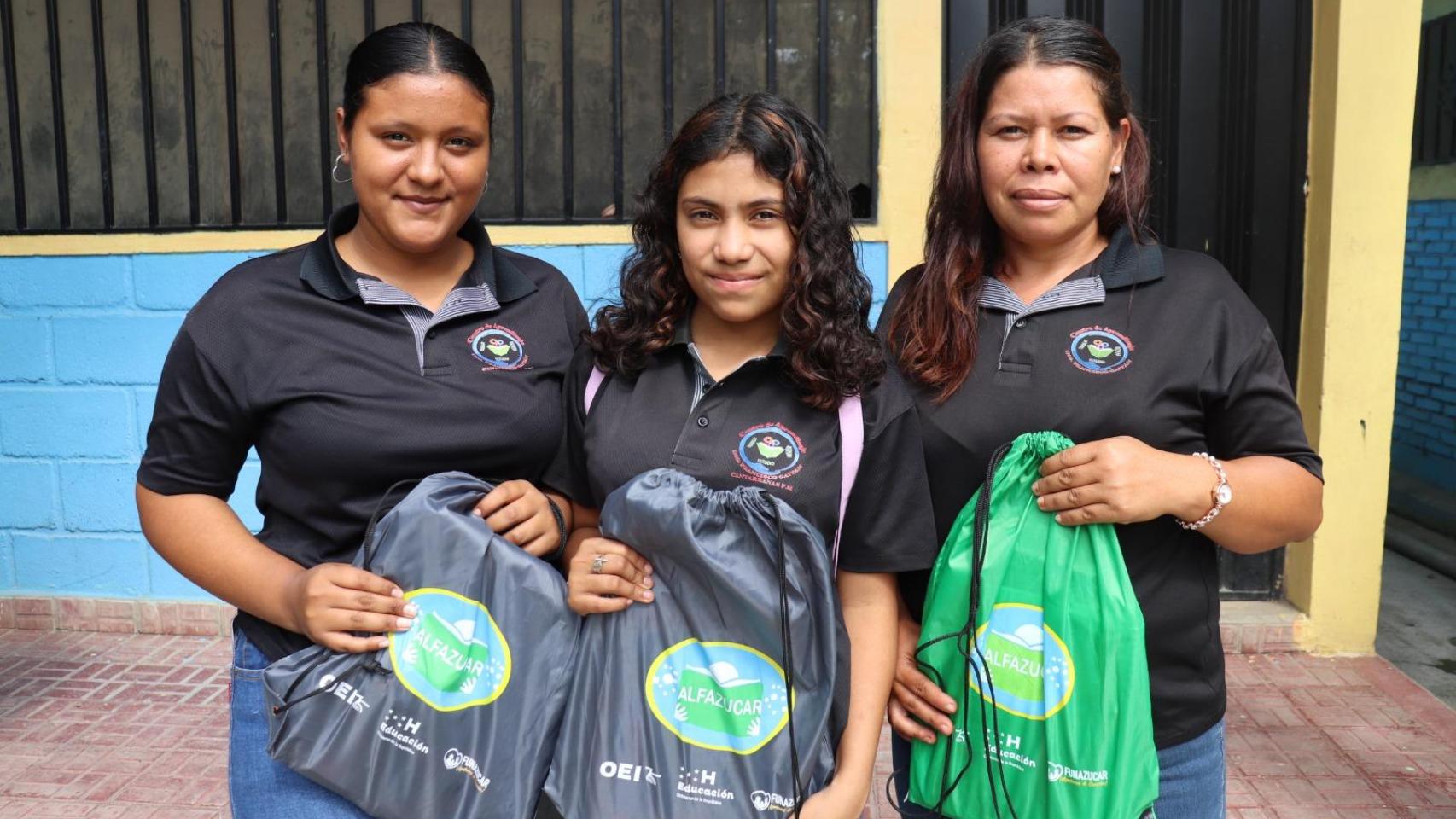 Beneficiarias del proyecto ALFAZÚCAR de la OEI en Honduras.