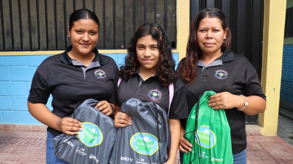 Beneficiarias del proyecto ALFAZÚCAR de la OEI en Honduras.