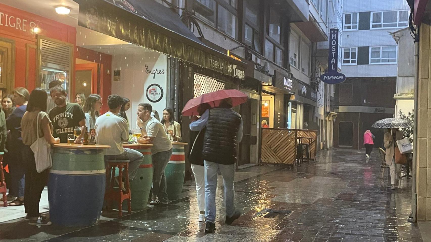 La calle Galera, en A Coruña, bajo el diluvio.