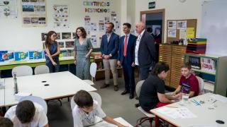 El "caos" del inicio del curso en Madrid: fuga de profesores y "vacantes sin cubrir" por el retraso para asignarlas