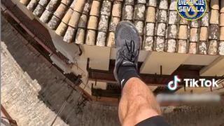 Identifican al joven de 22 años que se hizo viral al hacer parkour en las azoteas del Centro de Sevilla