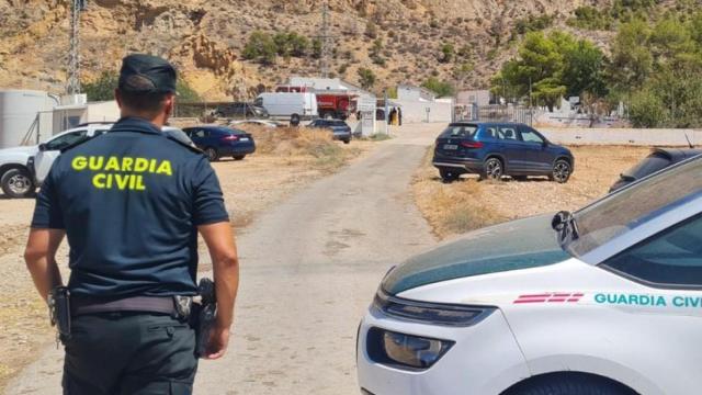 Los agentes de la Guardia Civil desplegados este jueves en Redován.