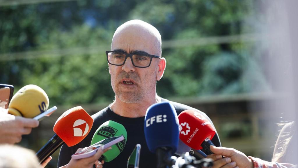 Luis Tosar, atiende a la prensa.