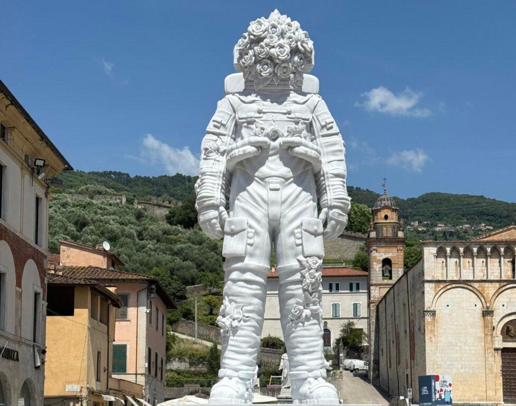 La fascinante historia del pueblo con más galerías del mundo donde está enterrado Botero