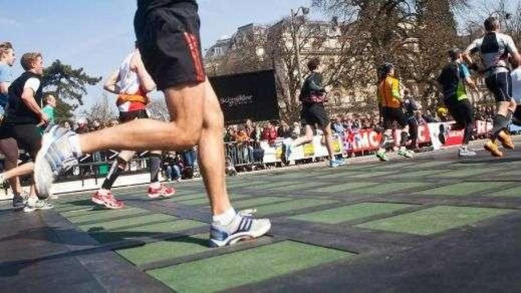 Baldosas piezoeléctricas instaladas durante una maratón en París.