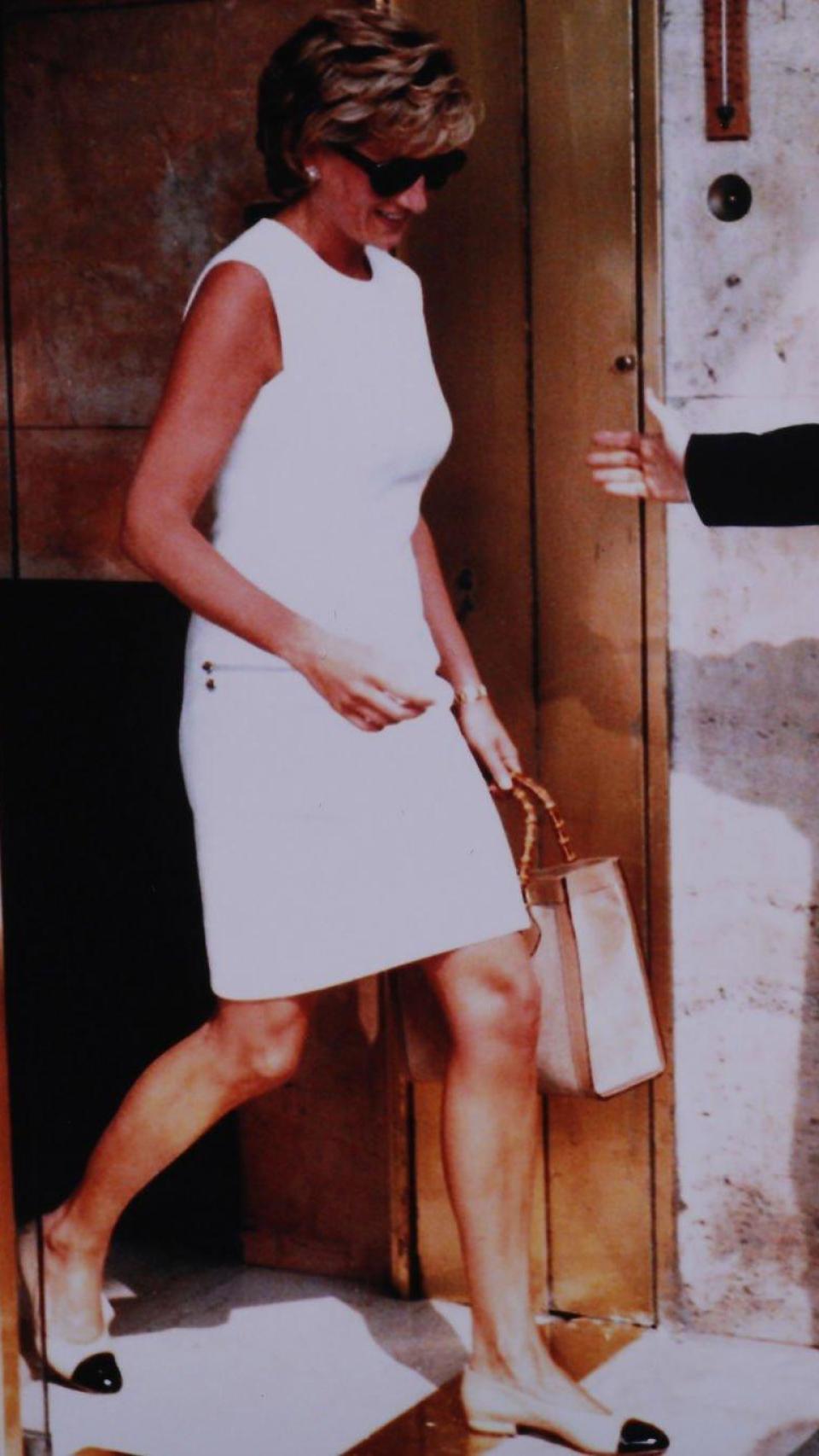 Lady Di, en una foto de archivo con el modelo Bamboo de Gucci.