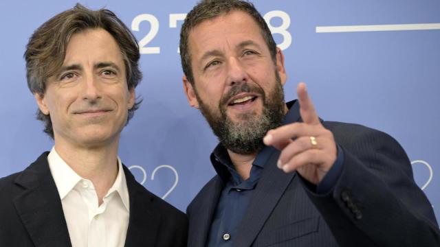 Noah Bambauch y Adam Sandler. Foto: EFE/ EPA/ Riccardo Antimiani.