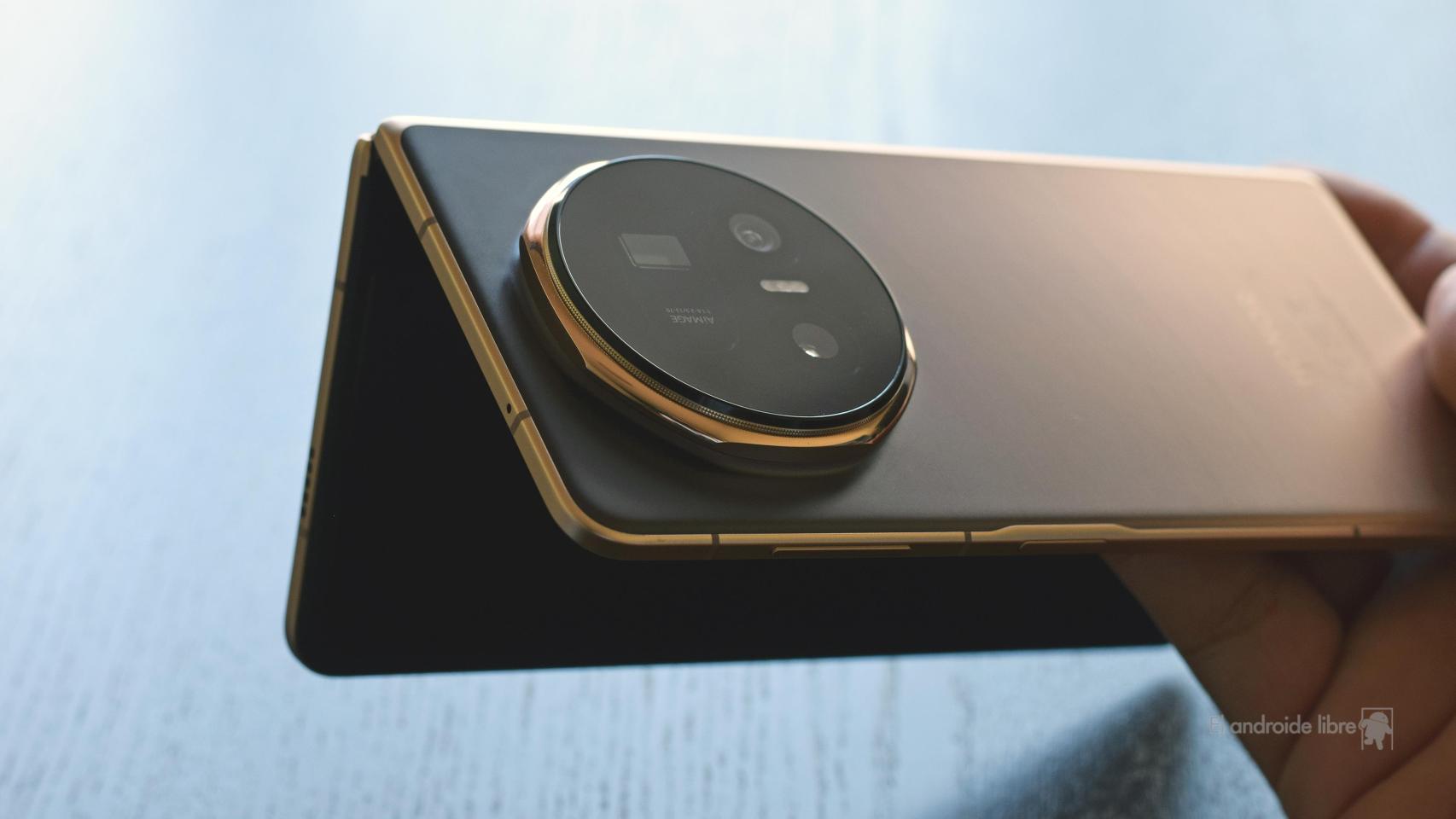 HONOR Magic V5