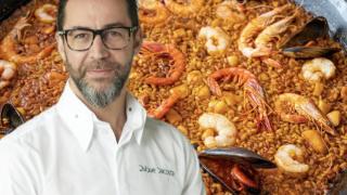 Quique Dacosta (53 años), advierte sobre las paellas baratas: "Si cuesta 12 euros, alguien ha sido explotado"